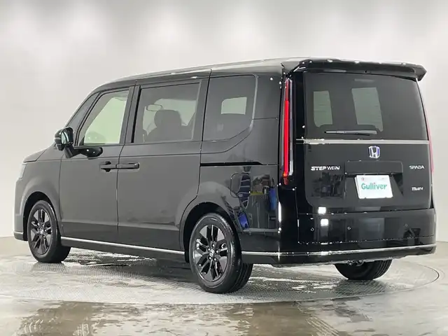 ホンダ ステップワゴン スパーダ eHEV 栃木県 2025(令7)年 0.1千km クリスタルブラックパール 登録済未使用車/純正11.4インチナビ/　(CD/DVD/Bluetooth/USB/フルセグTV)/バックカメラ/全方位カメラ/ホンダセンシング/・衝突軽減ブレーキ（CMBS）/・先行車発進お知らせ機能/・歩行者事故低減ステアリング/・路外逸脱抑制機能/・標識認識機能/・渋滞追従機能付アダプティブクルーズコントロール（ACC）/・車線維持支援システム（LKAS）/・トラフィックジャムアシスト（渋滞運転支援機能）/・ブラインドスポットインフォメーション/・誤発進抑制機能/・後方誤発進抑制機能/・近距離衝突軽減ブレーキ/・急アクセル抑制機能/・パーキングセンサーシステム/・オートハイビーム/両側パワースライドドア/電動リアゲート/2列目オットマン/ハーフレザーシート/前席シートヒーター/全列USBチャージャー/純正16インチAW/LEDヘッドライト