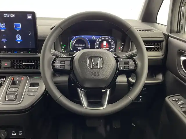 ホンダ ステップワゴン スパーダ eHEV 栃木県 2025(令7)年 0.1千km クリスタルブラックパール 登録済未使用車/純正11.4インチナビ/　(CD/DVD/Bluetooth/USB/フルセグTV)/バックカメラ/全方位カメラ/ホンダセンシング/・衝突軽減ブレーキ（CMBS）/・先行車発進お知らせ機能/・歩行者事故低減ステアリング/・路外逸脱抑制機能/・標識認識機能/・渋滞追従機能付アダプティブクルーズコントロール（ACC）/・車線維持支援システム（LKAS）/・トラフィックジャムアシスト（渋滞運転支援機能）/・ブラインドスポットインフォメーション/・誤発進抑制機能/・後方誤発進抑制機能/・近距離衝突軽減ブレーキ/・急アクセル抑制機能/・パーキングセンサーシステム/・オートハイビーム/両側パワースライドドア/電動リアゲート/2列目オットマン/ハーフレザーシート/前席シートヒーター/全列USBチャージャー/純正16インチAW/LEDヘッドライト