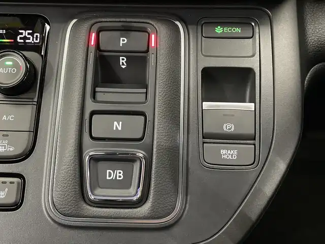 ホンダ ステップワゴン スパーダ eHEV 栃木県 2025(令7)年 0.1千km クリスタルブラックパール 登録済未使用車/純正11.4インチナビ/　(CD/DVD/Bluetooth/USB/フルセグTV)/バックカメラ/全方位カメラ/ホンダセンシング/・衝突軽減ブレーキ（CMBS）/・先行車発進お知らせ機能/・歩行者事故低減ステアリング/・路外逸脱抑制機能/・標識認識機能/・渋滞追従機能付アダプティブクルーズコントロール（ACC）/・車線維持支援システム（LKAS）/・トラフィックジャムアシスト（渋滞運転支援機能）/・ブラインドスポットインフォメーション/・誤発進抑制機能/・後方誤発進抑制機能/・近距離衝突軽減ブレーキ/・急アクセル抑制機能/・パーキングセンサーシステム/・オートハイビーム/両側パワースライドドア/電動リアゲート/2列目オットマン/ハーフレザーシート/前席シートヒーター/全列USBチャージャー/純正16インチAW/LEDヘッドライト