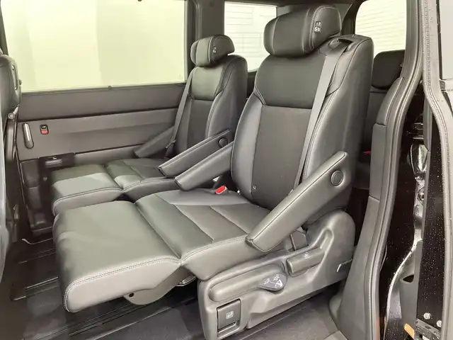 ホンダ ステップワゴン スパーダ eHEV 栃木県 2025(令7)年 0.1千km クリスタルブラックパール 登録済未使用車/純正11.4インチナビ/　(CD/DVD/Bluetooth/USB/フルセグTV)/バックカメラ/全方位カメラ/ホンダセンシング/・衝突軽減ブレーキ（CMBS）/・先行車発進お知らせ機能/・歩行者事故低減ステアリング/・路外逸脱抑制機能/・標識認識機能/・渋滞追従機能付アダプティブクルーズコントロール（ACC）/・車線維持支援システム（LKAS）/・トラフィックジャムアシスト（渋滞運転支援機能）/・ブラインドスポットインフォメーション/・誤発進抑制機能/・後方誤発進抑制機能/・近距離衝突軽減ブレーキ/・急アクセル抑制機能/・パーキングセンサーシステム/・オートハイビーム/両側パワースライドドア/電動リアゲート/2列目オットマン/ハーフレザーシート/前席シートヒーター/全列USBチャージャー/純正16インチAW/LEDヘッドライト