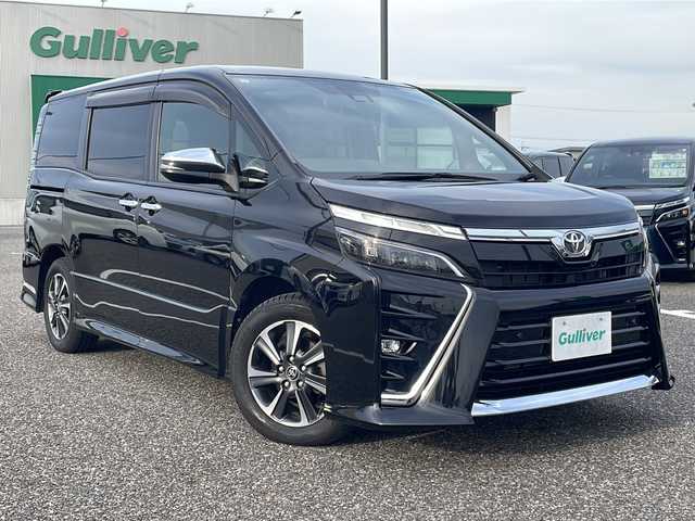 トヨタ ヴォクシー ZS 煌Ⅲ 島根県 2021(令3)年 4.3万km ブラック 社外ナビ（AVN-P10W）/Bluetooth/AM/FM/CD/DVD/ETC/バックカメラ/フリップダウンモニター/→10.1インチ（ALPINE）リモコンあり/アイドリングストップ/ウィンカーミラー/キャプテンシート/クルーズコントロール/ドアバイザー/プッシュスタート/両側パワースライドドア/横滑り防止装置/ASB/外部入力（AUX）/オートマチックハイビーム/SD/衝突軽減/スペアキー/トランパスタイヤ