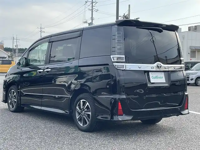 トヨタ ヴォクシー ZS 煌Ⅲ 島根県 2021(令3)年 4.3万km ブラック 社外ナビ（AVN-P10W）/Bluetooth/AM/FM/CD/DVD/ETC/バックカメラ/フリップダウンモニター/→10.1インチ（ALPINE）リモコンあり/アイドリングストップ/ウィンカーミラー/キャプテンシート/クルーズコントロール/ドアバイザー/プッシュスタート/両側パワースライドドア/横滑り防止装置/ASB/外部入力（AUX）/オートマチックハイビーム/SD/衝突軽減/スペアキー/トランパスタイヤ