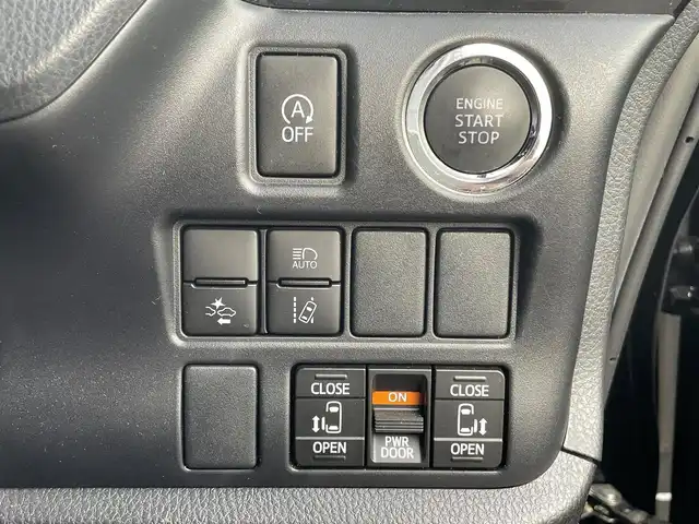 トヨタ ヴォクシー ZS 煌Ⅲ 島根県 2021(令3)年 4.3万km ブラック 社外ナビ（AVN-P10W）/Bluetooth/AM/FM/CD/DVD/ETC/バックカメラ/フリップダウンモニター/→10.1インチ（ALPINE）リモコンあり/アイドリングストップ/ウィンカーミラー/キャプテンシート/クルーズコントロール/ドアバイザー/プッシュスタート/両側パワースライドドア/横滑り防止装置/ASB/外部入力（AUX）/オートマチックハイビーム/SD/衝突軽減/スペアキー/トランパスタイヤ