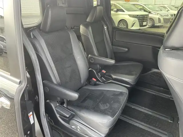 トヨタ ヴォクシー ZS 煌Ⅲ 島根県 2021(令3)年 4.3万km ブラック 社外ナビ（AVN-P10W）/Bluetooth/AM/FM/CD/DVD/ETC/バックカメラ/フリップダウンモニター/→10.1インチ（ALPINE）リモコンあり/アイドリングストップ/ウィンカーミラー/キャプテンシート/クルーズコントロール/ドアバイザー/プッシュスタート/両側パワースライドドア/横滑り防止装置/ASB/外部入力（AUX）/オートマチックハイビーム/SD/衝突軽減/スペアキー/トランパスタイヤ