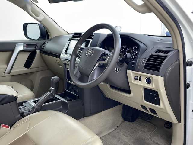 トヨタ ランドクルーザー プラド TX 兵庫県 2018(平30)年 6万km ホワイトパールクリスタルシャイン ・純正9インチナビ/CD/DVD/TV/SD/Bluetooth/・バックカメラ/・ビルトインETC/・Toyota　Safety　Sense/・レーンディパチャーアラート/・プリクラッシュセーフティ/・レーダークルーズコントロール/・オートマチックハイビーム/・クリアランスソナー/・モデリスタエアロ/・ＬＥＤヘッドライト/・オートライト/・クリアランスソナー/・社外22インチアルミホイール/・社外革調シートカバー/・ヘッドライトウォッシャー/・純正17インチホイールあり/・社外マフラー