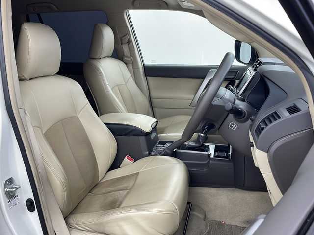 トヨタ ランドクルーザー プラド TX 兵庫県 2018(平30)年 6万km ホワイトパールクリスタルシャイン ・純正9インチナビ/CD/DVD/TV/SD/Bluetooth/・バックカメラ/・ビルトインETC/・Toyota　Safety　Sense/・レーンディパチャーアラート/・プリクラッシュセーフティ/・レーダークルーズコントロール/・オートマチックハイビーム/・クリアランスソナー/・モデリスタエアロ/・ＬＥＤヘッドライト/・オートライト/・クリアランスソナー/・社外22インチアルミホイール/・社外革調シートカバー/・ヘッドライトウォッシャー/・純正17インチホイールあり/・社外マフラー