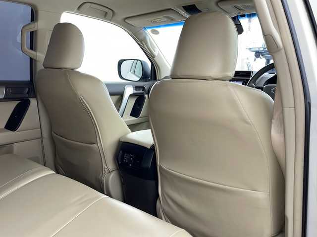 トヨタ ランドクルーザー プラド TX 兵庫県 2018(平30)年 6万km ホワイトパールクリスタルシャイン ・純正9インチナビ/CD/DVD/TV/SD/Bluetooth/・バックカメラ/・ビルトインETC/・Toyota　Safety　Sense/・レーンディパチャーアラート/・プリクラッシュセーフティ/・レーダークルーズコントロール/・オートマチックハイビーム/・クリアランスソナー/・モデリスタエアロ/・ＬＥＤヘッドライト/・オートライト/・クリアランスソナー/・社外22インチアルミホイール/・社外革調シートカバー/・ヘッドライトウォッシャー/・純正17インチホイールあり/・社外マフラー