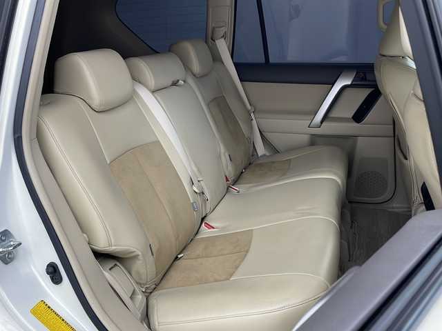 トヨタ ランドクルーザー プラド TX 兵庫県 2018(平30)年 6万km ホワイトパールクリスタルシャイン ・純正9インチナビ/CD/DVD/TV/SD/Bluetooth/・バックカメラ/・ビルトインETC/・Toyota　Safety　Sense/・レーンディパチャーアラート/・プリクラッシュセーフティ/・レーダークルーズコントロール/・オートマチックハイビーム/・クリアランスソナー/・モデリスタエアロ/・ＬＥＤヘッドライト/・オートライト/・クリアランスソナー/・社外22インチアルミホイール/・社外革調シートカバー/・ヘッドライトウォッシャー/・純正17インチホイールあり/・社外マフラー