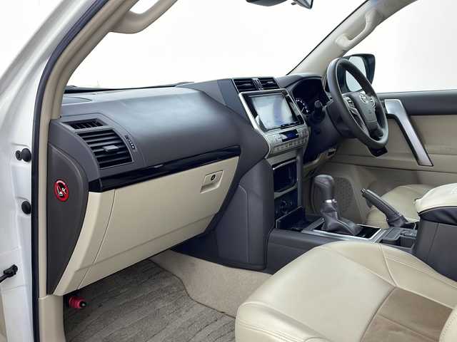 トヨタ ランドクルーザー プラド TX 兵庫県 2018(平30)年 6万km ホワイトパールクリスタルシャイン ・純正9インチナビ/CD/DVD/TV/SD/Bluetooth/・バックカメラ/・ビルトインETC/・Toyota　Safety　Sense/・レーンディパチャーアラート/・プリクラッシュセーフティ/・レーダークルーズコントロール/・オートマチックハイビーム/・クリアランスソナー/・モデリスタエアロ/・ＬＥＤヘッドライト/・オートライト/・クリアランスソナー/・社外22インチアルミホイール/・社外革調シートカバー/・ヘッドライトウォッシャー/・純正17インチホイールあり/・社外マフラー