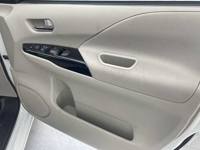 日産 セレナ G 沖縄県 2017(平29)年 8.4万km ブリリアントホワイトパール 純正9インチナビ(MM517D-L)/（フルセグTV　DVD　Bluetooth接続）/アラウンドビューモニター/純正フリップダウンモニター/ビルトインETC/ドライブレコーダー/プロパイロット/パーキングアシスト/シートヒーター/両側パワースライドドア/クルーズコントロール/ステアリングスイッチ/クリアランスソナー/サンシェード/スマートキー/プッシュスタート/LEDヘッドライト/オートライト/純正フロアマット/純正15インチアルミホイール