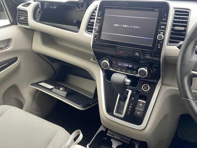 日産 セレナ G 沖縄県 2017(平29)年 8.4万km ブリリアントホワイトパール 純正9インチナビ(MM517D-L)/（フルセグTV　DVD　Bluetooth接続）/アラウンドビューモニター/純正フリップダウンモニター/ビルトインETC/ドライブレコーダー/プロパイロット/パーキングアシスト/シートヒーター/両側パワースライドドア/クルーズコントロール/ステアリングスイッチ/クリアランスソナー/サンシェード/スマートキー/プッシュスタート/LEDヘッドライト/オートライト/純正フロアマット/純正15インチアルミホイール