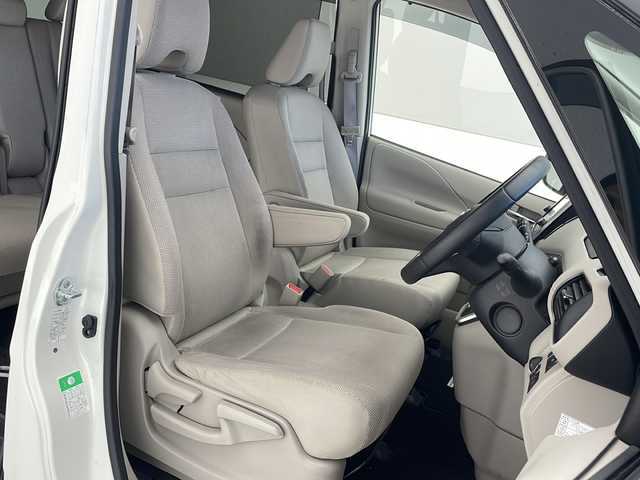 日産 セレナ G 沖縄県 2017(平29)年 8.4万km ブリリアントホワイトパール 純正9インチナビ(MM517D-L)/（フルセグTV　DVD　Bluetooth接続）/アラウンドビューモニター/純正フリップダウンモニター/ビルトインETC/ドライブレコーダー/プロパイロット/パーキングアシスト/シートヒーター/両側パワースライドドア/クルーズコントロール/ステアリングスイッチ/クリアランスソナー/サンシェード/スマートキー/プッシュスタート/LEDヘッドライト/オートライト/純正フロアマット/純正15インチアルミホイール