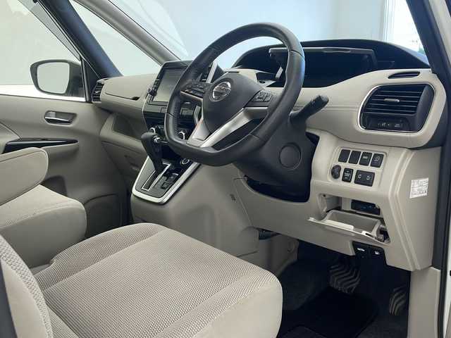 日産 セレナ G 沖縄県 2017(平29)年 8.4万km ブリリアントホワイトパール 純正9インチナビ(MM517D-L)/（フルセグTV　DVD　Bluetooth接続）/アラウンドビューモニター/純正フリップダウンモニター/ビルトインETC/ドライブレコーダー/プロパイロット/パーキングアシスト/シートヒーター/両側パワースライドドア/クルーズコントロール/ステアリングスイッチ/クリアランスソナー/サンシェード/スマートキー/プッシュスタート/LEDヘッドライト/オートライト/純正フロアマット/純正15インチアルミホイール