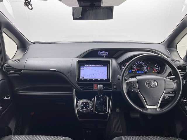 トヨタ ヴォクシー ZS 煌 茨城県 2017(平29)年 5.8万km ブラック 純正9インチナビ/バックカメラ/フルセグTV/アダプティブクルーズコントロール/LEDライト/両側電動スライドドア/衝突軽減ブレーキ/レーンキープアシスト/横滑り防止機能/純正16インチAW/フリップダウンモニター/ドアバイザー/ETC/プッシュスタート/スマートキー