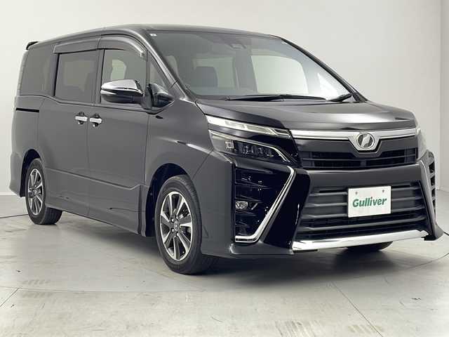 トヨタ ヴォクシー ZS 煌 茨城県 2017(平29)年 5.8万km ブラック 純正9インチナビ/バックカメラ/フルセグTV/アダプティブクルーズコントロール/LEDライト/両側電動スライドドア/衝突軽減ブレーキ/レーンキープアシスト/横滑り防止機能/純正16インチAW/フリップダウンモニター/ドアバイザー/ETC/プッシュスタート/スマートキー