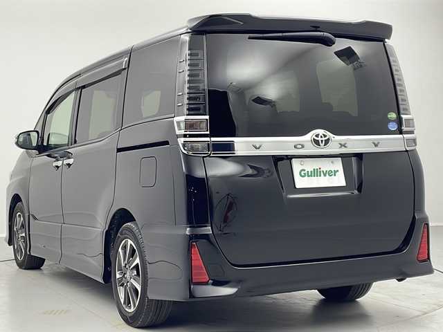 トヨタ ヴォクシー ZS 煌 茨城県 2017(平29)年 5.8万km ブラック 純正9インチナビ/バックカメラ/フルセグTV/アダプティブクルーズコントロール/LEDライト/両側電動スライドドア/衝突軽減ブレーキ/レーンキープアシスト/横滑り防止機能/純正16インチAW/フリップダウンモニター/ドアバイザー/ETC/プッシュスタート/スマートキー