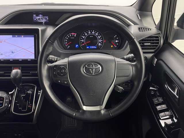 トヨタ ヴォクシー ZS 煌 茨城県 2017(平29)年 5.8万km ブラック 純正9インチナビ/バックカメラ/フルセグTV/アダプティブクルーズコントロール/LEDライト/両側電動スライドドア/衝突軽減ブレーキ/レーンキープアシスト/横滑り防止機能/純正16インチAW/フリップダウンモニター/ドアバイザー/ETC/プッシュスタート/スマートキー