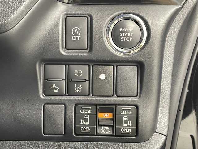 トヨタ ヴォクシー ZS 煌 茨城県 2017(平29)年 5.8万km ブラック 純正9インチナビ/バックカメラ/フルセグTV/アダプティブクルーズコントロール/LEDライト/両側電動スライドドア/衝突軽減ブレーキ/レーンキープアシスト/横滑り防止機能/純正16インチAW/フリップダウンモニター/ドアバイザー/ETC/プッシュスタート/スマートキー