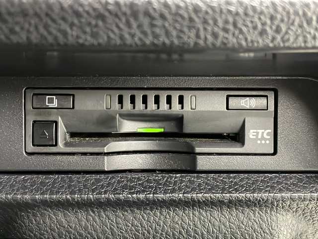 トヨタ ヴォクシー ZS 煌 茨城県 2017(平29)年 5.8万km ブラック 純正9インチナビ/バックカメラ/フルセグTV/アダプティブクルーズコントロール/LEDライト/両側電動スライドドア/衝突軽減ブレーキ/レーンキープアシスト/横滑り防止機能/純正16インチAW/フリップダウンモニター/ドアバイザー/ETC/プッシュスタート/スマートキー