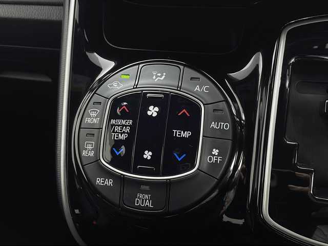 トヨタ ヴォクシー ZS 煌 茨城県 2017(平29)年 5.8万km ブラック 純正9インチナビ/バックカメラ/フルセグTV/アダプティブクルーズコントロール/LEDライト/両側電動スライドドア/衝突軽減ブレーキ/レーンキープアシスト/横滑り防止機能/純正16インチAW/フリップダウンモニター/ドアバイザー/ETC/プッシュスタート/スマートキー