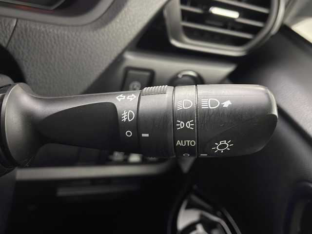 トヨタ ヴォクシー ZS 煌 茨城県 2017(平29)年 5.8万km ブラック 純正9インチナビ/バックカメラ/フルセグTV/アダプティブクルーズコントロール/LEDライト/両側電動スライドドア/衝突軽減ブレーキ/レーンキープアシスト/横滑り防止機能/純正16インチAW/フリップダウンモニター/ドアバイザー/ETC/プッシュスタート/スマートキー