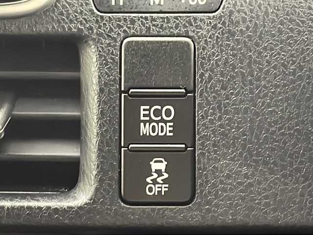 トヨタ ヴォクシー ZS 煌 茨城県 2017(平29)年 5.8万km ブラック 純正9インチナビ/バックカメラ/フルセグTV/アダプティブクルーズコントロール/LEDライト/両側電動スライドドア/衝突軽減ブレーキ/レーンキープアシスト/横滑り防止機能/純正16インチAW/フリップダウンモニター/ドアバイザー/ETC/プッシュスタート/スマートキー