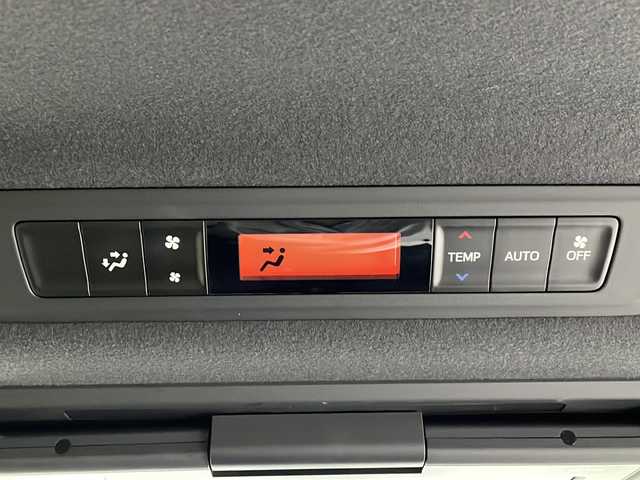 トヨタ ヴォクシー ZS 煌 茨城県 2017(平29)年 5.8万km ブラック 純正9インチナビ/バックカメラ/フルセグTV/アダプティブクルーズコントロール/LEDライト/両側電動スライドドア/衝突軽減ブレーキ/レーンキープアシスト/横滑り防止機能/純正16インチAW/フリップダウンモニター/ドアバイザー/ETC/プッシュスタート/スマートキー