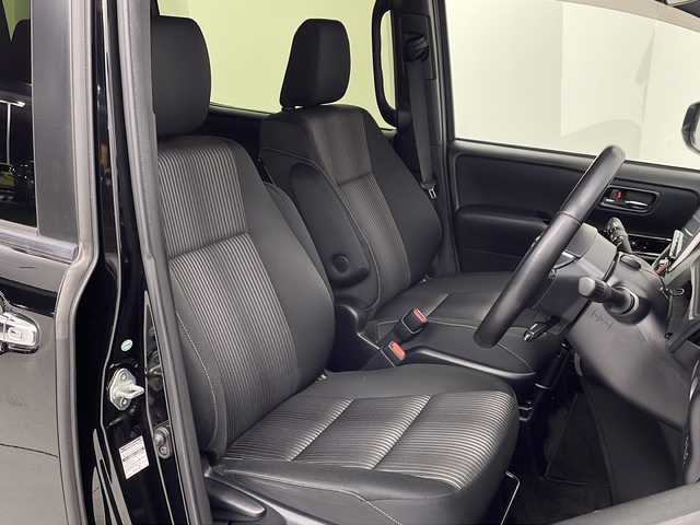 トヨタ ヴォクシー ZS 煌 茨城県 2017(平29)年 5.8万km ブラック 純正9インチナビ/バックカメラ/フルセグTV/アダプティブクルーズコントロール/LEDライト/両側電動スライドドア/衝突軽減ブレーキ/レーンキープアシスト/横滑り防止機能/純正16インチAW/フリップダウンモニター/ドアバイザー/ETC/プッシュスタート/スマートキー