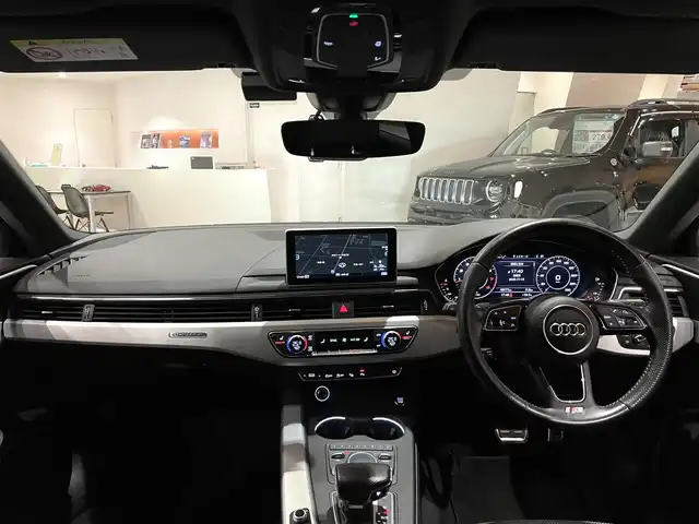 アウディ Ａ４ 2.0 TFSI クワトロ スポーツ Sライン PKG 道央・札幌 2018(平30)年 4.9万km グレイシアホワイトメタリック グレイシアホワイトメタリック/Sラインパッケージ/アシスタンスパッケージ/　・アウディプレセンスリヤ/　・アウディサイドアシスト/　・パークアシスト/　・サラウンドビューカメラ/　・サイドエアバック/マトリクスLEDヘッドライト/バーチャルコックピット/純正メモリナビ/フルセグTV/CD/DVD/SD/USB/Bluetooth/ハーフレザーシート/シートヒーター/純正ドラレコ