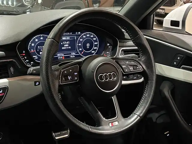 アウディ Ａ４ 2.0 TFSI クワトロ スポーツ Sライン PKG 道央・札幌 2018(平30)年 4.9万km グレイシアホワイトメタリック グレイシアホワイトメタリック/Sラインパッケージ/アシスタンスパッケージ/　・アウディプレセンスリヤ/　・アウディサイドアシスト/　・パークアシスト/　・サラウンドビューカメラ/　・サイドエアバック/マトリクスLEDヘッドライト/バーチャルコックピット/純正メモリナビ/フルセグTV/CD/DVD/SD/USB/Bluetooth/ハーフレザーシート/シートヒーター/純正ドラレコ