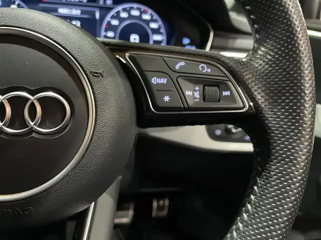 アウディ Ａ４ 2.0 TFSI クワトロ スポーツ Sライン PKG 道央・札幌 2018(平30)年 4.9万km グレイシアホワイトメタリック グレイシアホワイトメタリック/Sラインパッケージ/アシスタンスパッケージ/　・アウディプレセンスリヤ/　・アウディサイドアシスト/　・パークアシスト/　・サラウンドビューカメラ/　・サイドエアバック/マトリクスLEDヘッドライト/バーチャルコックピット/純正メモリナビ/フルセグTV/CD/DVD/SD/USB/Bluetooth/ハーフレザーシート/シートヒーター/純正ドラレコ