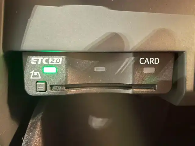 アウディ Ａ４ 2.0 TFSI クワトロ スポーツ Sライン PKG 道央・札幌 2018(平30)年 4.9万km グレイシアホワイトメタリック グレイシアホワイトメタリック/Sラインパッケージ/アシスタンスパッケージ/　・アウディプレセンスリヤ/　・アウディサイドアシスト/　・パークアシスト/　・サラウンドビューカメラ/　・サイドエアバック/マトリクスLEDヘッドライト/バーチャルコックピット/純正メモリナビ/フルセグTV/CD/DVD/SD/USB/Bluetooth/ハーフレザーシート/シートヒーター/純正ドラレコ