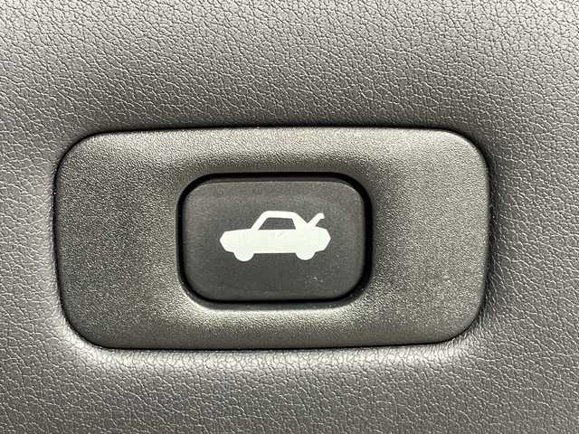 トヨタ クラウン ハイブリッド RS アドバンス 神奈川県 2021(令3)年 3.4万km プレシャスホワイトパール トヨタセーフティーセンス/純正12.3インチSDナビ/TRDエアロ/ヘッドアップディスプレイ/ブラインドスポットモニター/バックカメラ/クルーズコントロール/ムーンルーフ/レザーシート/シートヒーター/シートベンチレーション/ステアリングヒーター/ETC/アイドリングストップ/LEDヘッドライト/フォグランプ/オートライト/ウィンカーミラー/電動格納ミラー/純正18インチAW/パワーシート/プッシュスタート/フロアマット