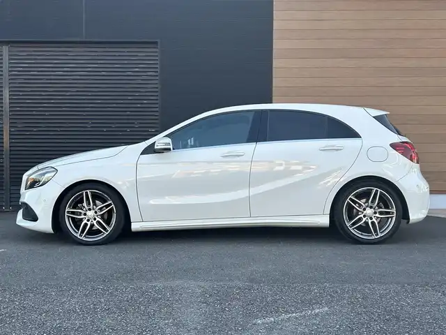 メルセデス・ベンツ Ａ１８０ スポーツ 宮崎県 2016(平28)年 3.4万km カルサイトホワイト 純正ナビ/CD/DVD/TV/Bluetooth/バックカメラ/コーナーセンサー/USB/ETC/ハーフレザーシート/シートヒーター/純正フロアマット/純正アルミホイール18インチ/ＬＥＤライト/プッシュスタート