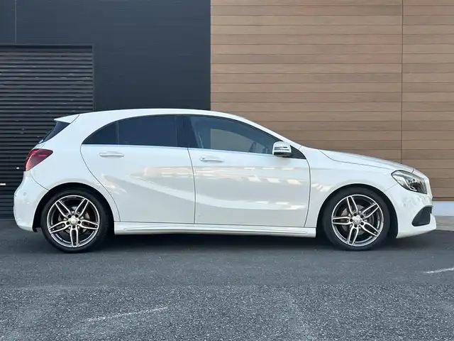 メルセデス・ベンツ Ａ１８０ スポーツ 宮崎県 2016(平28)年 3.4万km カルサイトホワイト 純正ナビ/CD/DVD/TV/Bluetooth/バックカメラ/コーナーセンサー/USB/ETC/ハーフレザーシート/シートヒーター/純正フロアマット/純正アルミホイール18インチ/ＬＥＤライト/プッシュスタート