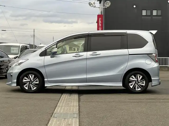 ホンダ フリード ハイブリット ジャストセレクション 群馬県 2015(平27)年 7.9万km プレミアムブルーオパールメタリック ６人乗り　/ナビ　/フルセグ・ＣＤ・ＤＶＤ再生　/バックカメラ　/両側パワースライドドア　/クルーズコントロール　/ドライブレコーダー　/リアスポイラー　/無限フロアマット　/ＥＴＣ　/横滑り防止装置　/ＬＥＤオートライト