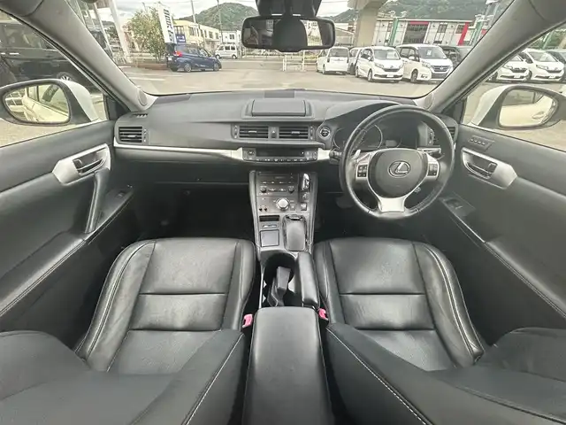 レクサス ＣＴ 200h バージョンL 福岡県 2012(平24)年 15.3万km ホワイトパールクリスタルシャイン 禁煙車純正7型HDDナビ(フルセグ/CD/DVD/BT)バックモニタークルコンコーナーセンサーパワーシートETC純正フロアマット純正LEDヘッドライト純正フォグランプ純正17インチアルミホイールUSBテレビキャンセラー