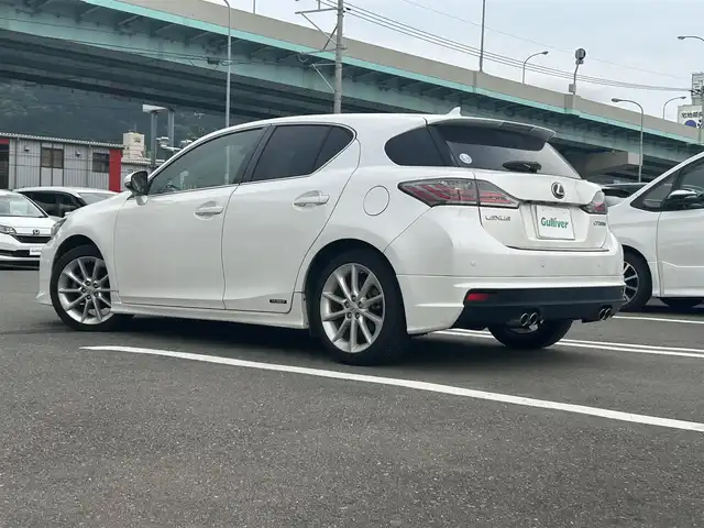 レクサス ＣＴ 200h バージョンL 福岡県 2012(平24)年 15.3万km ホワイトパールクリスタルシャイン 禁煙車純正7型HDDナビ(フルセグ/CD/DVD/BT)バックモニタークルコンコーナーセンサーパワーシートETC純正フロアマット純正LEDヘッドライト純正フォグランプ純正17インチアルミホイールUSBテレビキャンセラー