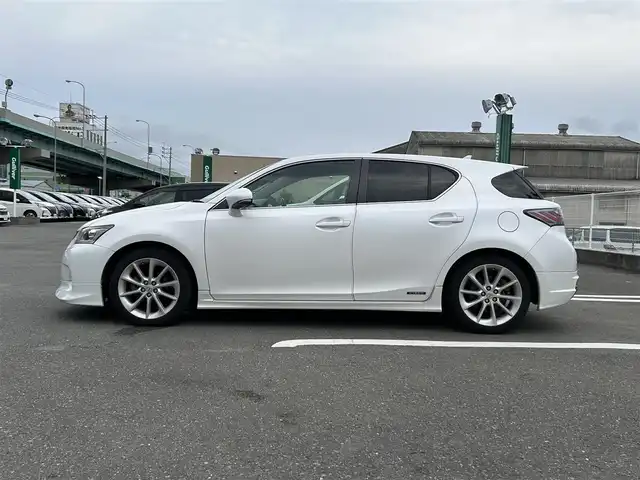 レクサス ＣＴ 200h バージョンL 福岡県 2012(平24)年 15.3万km ホワイトパールクリスタルシャイン 禁煙車純正7型HDDナビ(フルセグ/CD/DVD/BT)バックモニタークルコンコーナーセンサーパワーシートETC純正フロアマット純正LEDヘッドライト純正フォグランプ純正17インチアルミホイールUSBテレビキャンセラー