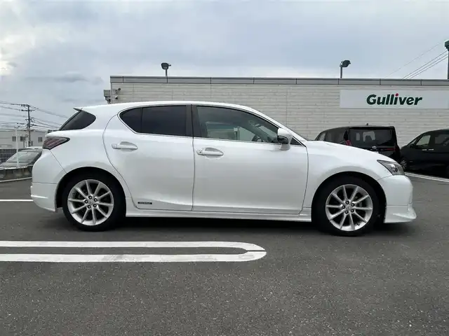 レクサス ＣＴ 200h バージョンL 福岡県 2012(平24)年 15.3万km ホワイトパールクリスタルシャイン 禁煙車純正7型HDDナビ(フルセグ/CD/DVD/BT)バックモニタークルコンコーナーセンサーパワーシートETC純正フロアマット純正LEDヘッドライト純正フォグランプ純正17インチアルミホイールUSBテレビキャンセラー