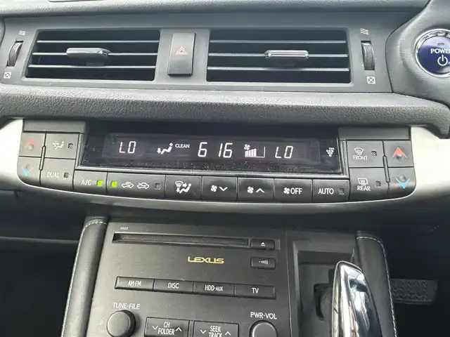レクサス ＣＴ 200h バージョンL 福岡県 2012(平24)年 15.3万km ホワイトパールクリスタルシャイン 禁煙車純正7型HDDナビ(フルセグ/CD/DVD/BT)バックモニタークルコンコーナーセンサーパワーシートETC純正フロアマット純正LEDヘッドライト純正フォグランプ純正17インチアルミホイールUSBテレビキャンセラー