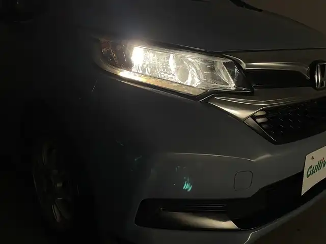 ホンダ フリード G ホンダセンシング 群馬県 2020(令2)年 3.2万km シーグラスブルーパール ナビ装着用スペシャルパッケージ＋ETC車載器(ナビ連動)/・リアワイドカメラ/・ナビ/オーディオリモートコントロールスイッチ/・ハンズフリーテレホンスイッチ/音声認識スイッチ/・USBジャック/4スピーカー/・デジタルTV用プリントアンテナ(12セグ/ワンセグ)/・専用ワイヤーハーネス/・ETC車載器(ナビゲーション連動)/＝＝＝＝＝/純正ナビ(VXM-204VFi)/・AM/FM/USB/SD/CD/DVD/Bluetooth/フルセグTV/純正ドライブレコーダー/ホンダセンシング/・衝突軽減ブレーキ（CMBS）/・誤発進/誤後進抑制機能/・路外逸脱抑制機能/・渋滞追従機能付アダプティブクルーズコントロール（ACC）/・車線維持支援システム（LKAS）/・先行車発進お知らせ機能/・標識認識機能/両側パワースライドドア/アイドリングストップ/プッシュスタート/スマートキー