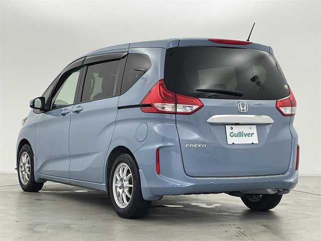 ホンダ フリード G ホンダセンシング 群馬県 2020(令2)年 3.2万km シーグラスブルーパール ナビ装着用スペシャルパッケージ＋ETC車載器(ナビ連動)/・リアワイドカメラ/・ナビ/オーディオリモートコントロールスイッチ/・ハンズフリーテレホンスイッチ/音声認識スイッチ/・USBジャック/4スピーカー/・デジタルTV用プリントアンテナ(12セグ/ワンセグ)/・専用ワイヤーハーネス/・ETC車載器(ナビゲーション連動)/＝＝＝＝＝/純正ナビ(VXM-204VFi)/・AM/FM/USB/SD/CD/DVD/Bluetooth/フルセグTV/純正ドライブレコーダー/ホンダセンシング/・衝突軽減ブレーキ（CMBS）/・誤発進/誤後進抑制機能/・路外逸脱抑制機能/・渋滞追従機能付アダプティブクルーズコントロール（ACC）/・車線維持支援システム（LKAS）/・先行車発進お知らせ機能/・標識認識機能/両側パワースライドドア/アイドリングストップ/プッシュスタート/スマートキー