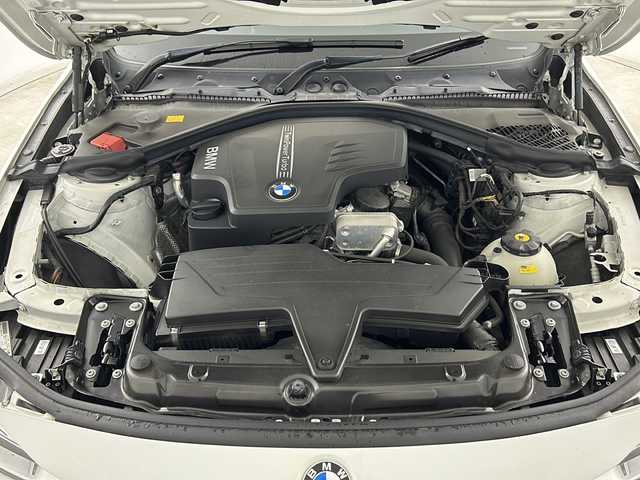 ＢＭＷ ３２０ｉ スポーツ 愛知県 2012(平24)年 6.5万km アルピンホワイトⅢ 純正ナビ/Bluetooth/CD/DVD/ラジオ/iDriveコントローラー/D席メモリ機能付きパワーシート/N席パワーシート/パドルシフト/クルーズコントロール/走行モード/ECOMODE/SPORT/アイドリングストップ/LEDライト/フォグランプ/リアフォグランプ/オートライト/ルームミラー一体型ビルドインＥＴＣ/純正フロアマット/純正AW18インチ「スタッドレス」/ウインカー付電動格納ミラー/プッシュスタート/スマートキー/保証書/スペアキー有