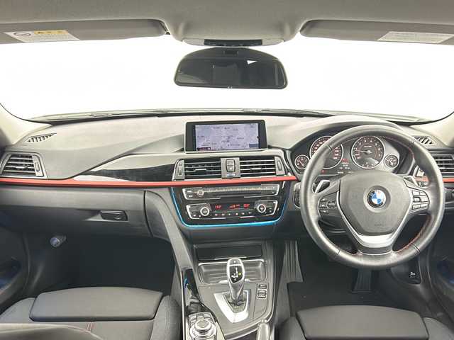 ＢＭＷ ３２０ｉ スポーツ 愛知県 2012(平24)年 6.5万km アルピンホワイトⅢ 純正ナビ/Bluetooth/CD/DVD/ラジオ/iDriveコントローラー/D席メモリ機能付きパワーシート/N席パワーシート/パドルシフト/クルーズコントロール/走行モード/ECOMODE/SPORT/アイドリングストップ/LEDライト/フォグランプ/リアフォグランプ/オートライト/ルームミラー一体型ビルドインＥＴＣ/純正フロアマット/純正AW18インチ「スタッドレス」/ウインカー付電動格納ミラー/プッシュスタート/スマートキー/保証書/スペアキー有