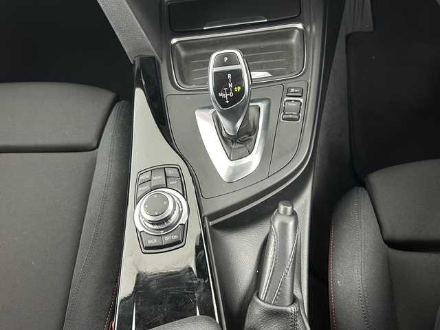 ＢＭＷ ３２０ｉ スポーツ 愛知県 2012(平24)年 6.5万km アルピンホワイトⅢ 純正ナビ/Bluetooth/CD/DVD/ラジオ/iDriveコントローラー/D席メモリ機能付きパワーシート/N席パワーシート/パドルシフト/クルーズコントロール/走行モード/ECOMODE/SPORT/アイドリングストップ/LEDライト/フォグランプ/リアフォグランプ/オートライト/ルームミラー一体型ビルドインＥＴＣ/純正フロアマット/純正AW18インチ「スタッドレス」/ウインカー付電動格納ミラー/プッシュスタート/スマートキー/保証書/スペアキー有