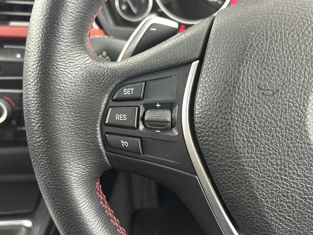 ＢＭＷ ３２０ｉ スポーツ 愛知県 2012(平24)年 6.5万km アルピンホワイトⅢ 純正ナビ/Bluetooth/CD/DVD/ラジオ/iDriveコントローラー/D席メモリ機能付きパワーシート/N席パワーシート/パドルシフト/クルーズコントロール/走行モード/ECOMODE/SPORT/アイドリングストップ/LEDライト/フォグランプ/リアフォグランプ/オートライト/ルームミラー一体型ビルドインＥＴＣ/純正フロアマット/純正AW18インチ「スタッドレス」/ウインカー付電動格納ミラー/プッシュスタート/スマートキー/保証書/スペアキー有