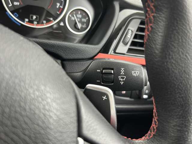 ＢＭＷ ３２０ｉ スポーツ 愛知県 2012(平24)年 6.5万km アルピンホワイトⅢ 純正ナビ/Bluetooth/CD/DVD/ラジオ/iDriveコントローラー/D席メモリ機能付きパワーシート/N席パワーシート/パドルシフト/クルーズコントロール/走行モード/ECOMODE/SPORT/アイドリングストップ/LEDライト/フォグランプ/リアフォグランプ/オートライト/ルームミラー一体型ビルドインＥＴＣ/純正フロアマット/純正AW18インチ「スタッドレス」/ウインカー付電動格納ミラー/プッシュスタート/スマートキー/保証書/スペアキー有
