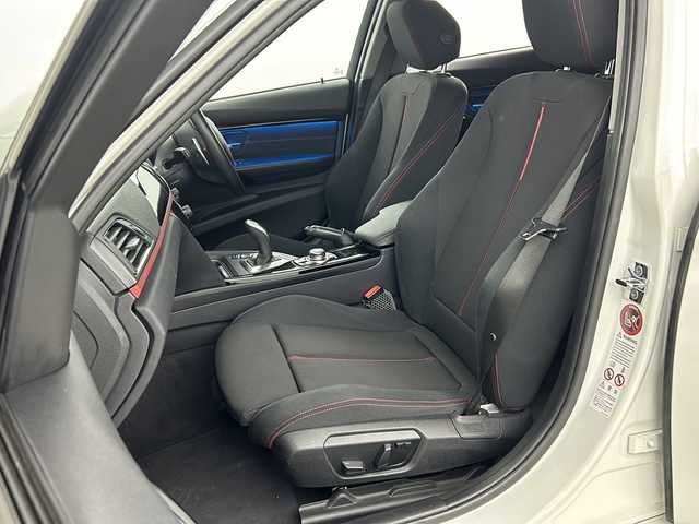 ＢＭＷ ３２０ｉ スポーツ 愛知県 2012(平24)年 6.5万km アルピンホワイトⅢ 純正ナビ/Bluetooth/CD/DVD/ラジオ/iDriveコントローラー/D席メモリ機能付きパワーシート/N席パワーシート/パドルシフト/クルーズコントロール/走行モード/ECOMODE/SPORT/アイドリングストップ/LEDライト/フォグランプ/リアフォグランプ/オートライト/ルームミラー一体型ビルドインＥＴＣ/純正フロアマット/純正AW18インチ「スタッドレス」/ウインカー付電動格納ミラー/プッシュスタート/スマートキー/保証書/スペアキー有