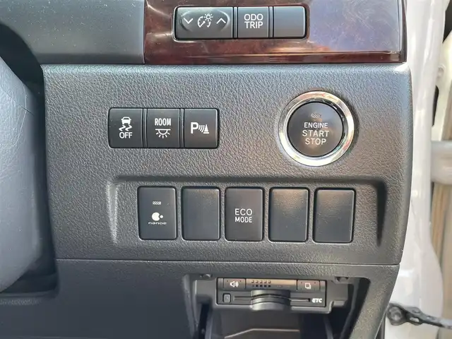 トヨタ ヴェルファイア 2．4Z 福岡県 2012(平24)年 9.7万km ホワイトパールクリスタルシャイン (株)IDOMが運営する【じしゃロン八幡西店】の自社ローン専用車両になります。こちらは現金またはオートローンご利用時の価格です。自社ローンご希望の方は別途その旨お申付け下さい/純正HDDナビ/【Bluetooth・TV・CD。DVD】/フリップダウンモニター/バックカメラ/ETC/両側パワースライドドア/純正アルミホイール/純正リアスポイラー/フロントフォグランプ/オートライト/オットマン